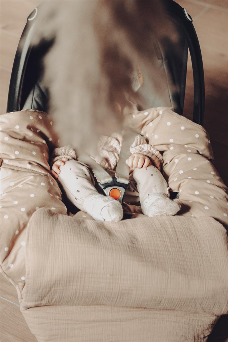 Einschlagdecke Musselin taupe/Punkte beige Einschlagdecke Musselin taupe/Punkte beige, Gesicht, Kopf, Person