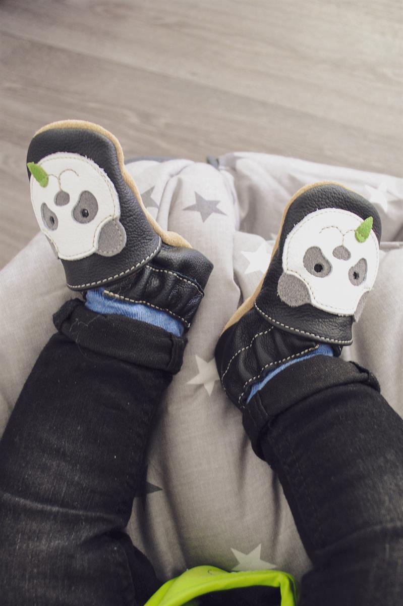 Lauflernschuhe Panda, Schuh, Sneaker, Hosen, Person, Handschuh