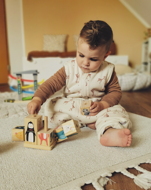 Schlafsack mit Füßen HOBEA Kind mit Schlafsack mit Füßen in Kinderzimmer