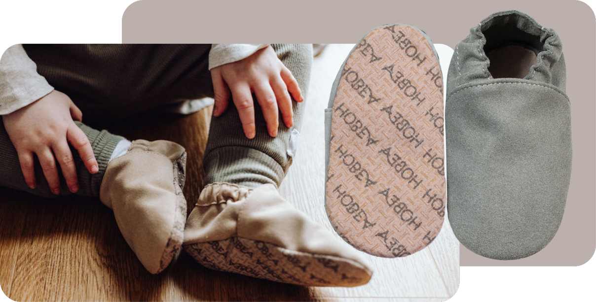 Produktbild "RecyStep" Kind trägt "RecyStep" Vorder- und Rückseite